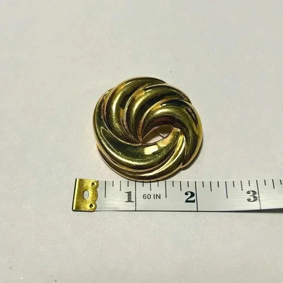 Vintage Gold Tone Napier Swirl Brooch Pin - Picture 3 of 3